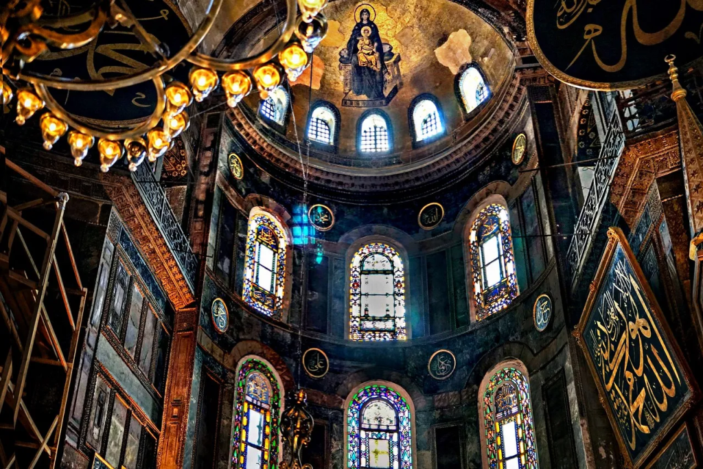 Οργιάζουν οι φήμες: «Η Αγία Σοφία θα πωληθεί στο… Βατικανό για 38 δισεκατομμυρίων δολαρίων»! – «Όχι» λέει η Άγκυρα