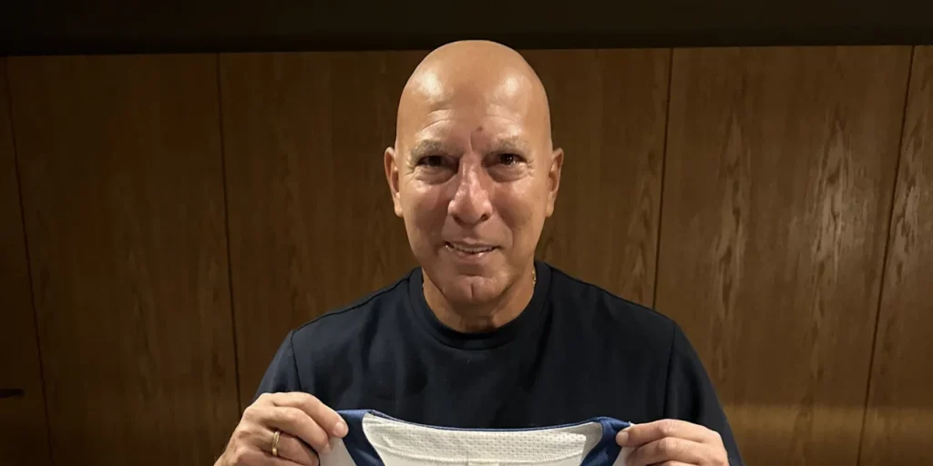 Νίκος Γκάλης: Έβγαλε σε δημοπρασία φανέλα του για τους πλημμυροπαθείς της Θεσσαλίας