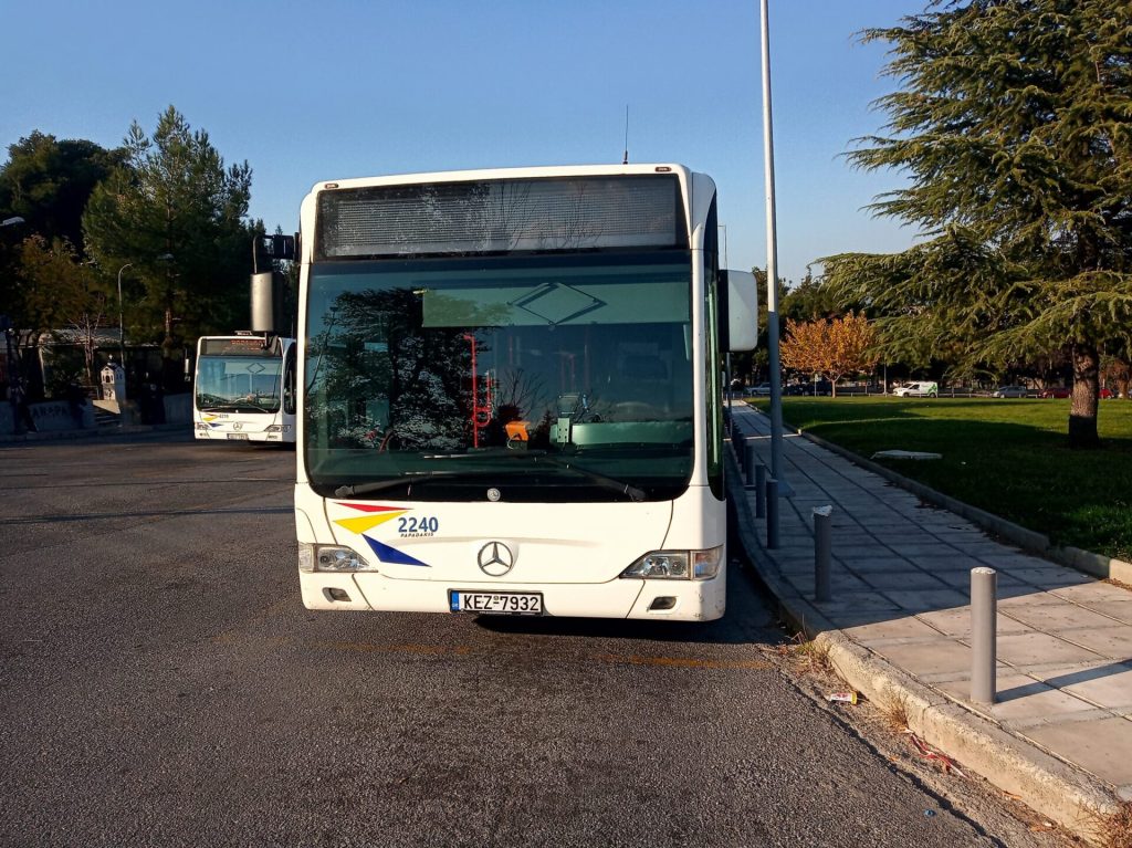 Θεσσαλονίκη: Λεωφορείο των ΚΤΕΛ «τυλίχθηκε» στις φλόγες