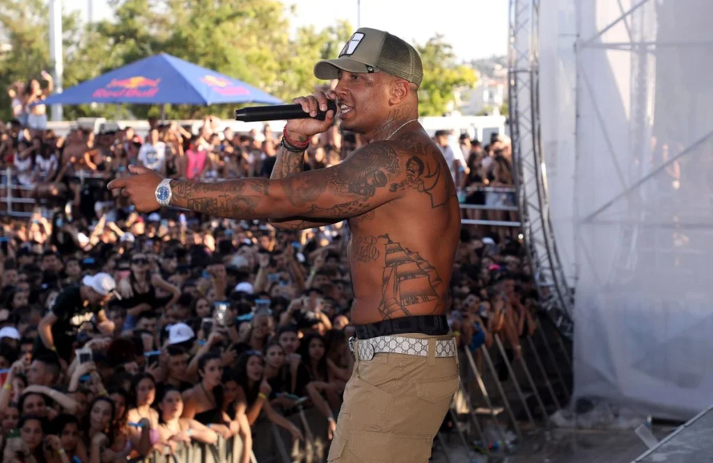 Light για Σ.Κασσελάκη: «Νομίζω ότι αν ασχοληθούμε λίγο ακόμα μαζί του θα μάθουμε και τι χρώμα βρακί φοράει»