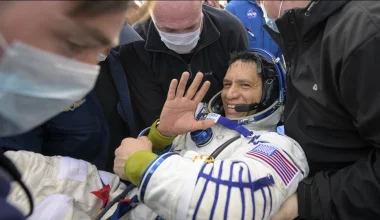 Ένας Αμερικανός και δύο Ρώσοι αστροναύτες έκαναν ρεκόρ παραμονής στον Διεθνή Διαστημικό Σταθμό