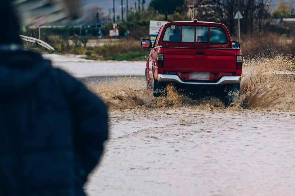 Κακοκαιρία: Η στάθμη του Σπερχειού στη Λαμία έφτασε στον δρόμο (βίντεο)