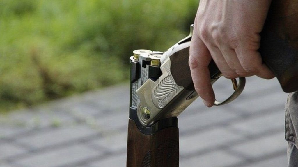 Ηράκλειο: Συνελήφθη 51χρονος που απείλησε να πυροβολήσει τη γυναίκα του μπροστά στο 8χρονο παιδί τους