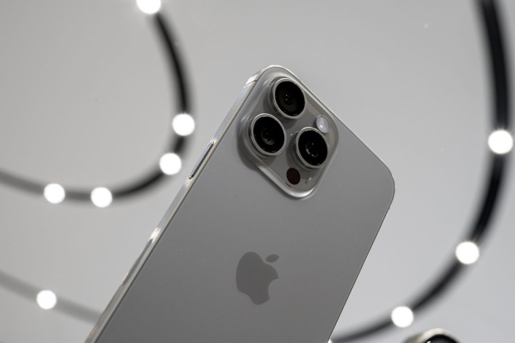 Νέος «πονοκέφαλος» για την Apple – Το iPhone 15 υπερθερμαίνεται