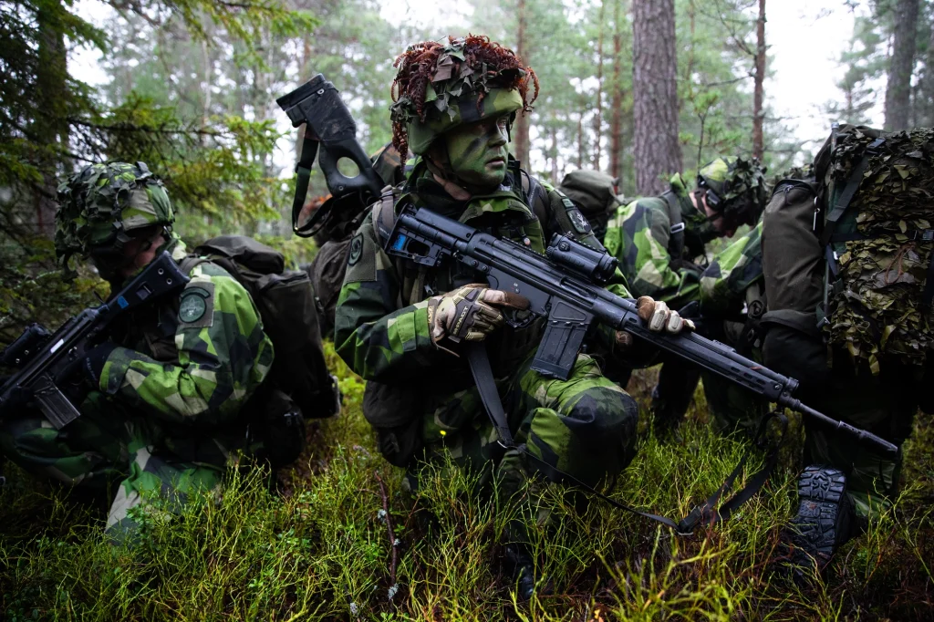 Είναι οριστικό: Η Σουηδία για πρώτη φορά στη ιστορία της βγάζει τον στρατό στις πόλεις λόγω εγκληματικότητας
