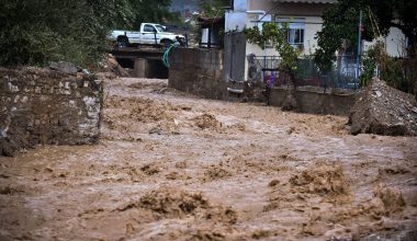 Β.Εύβοια: Απαγορεύτηκε η κυκλοφορία στο χωριό Ασμήνι  – Στο ένα μέτρο έφτασε το νερό