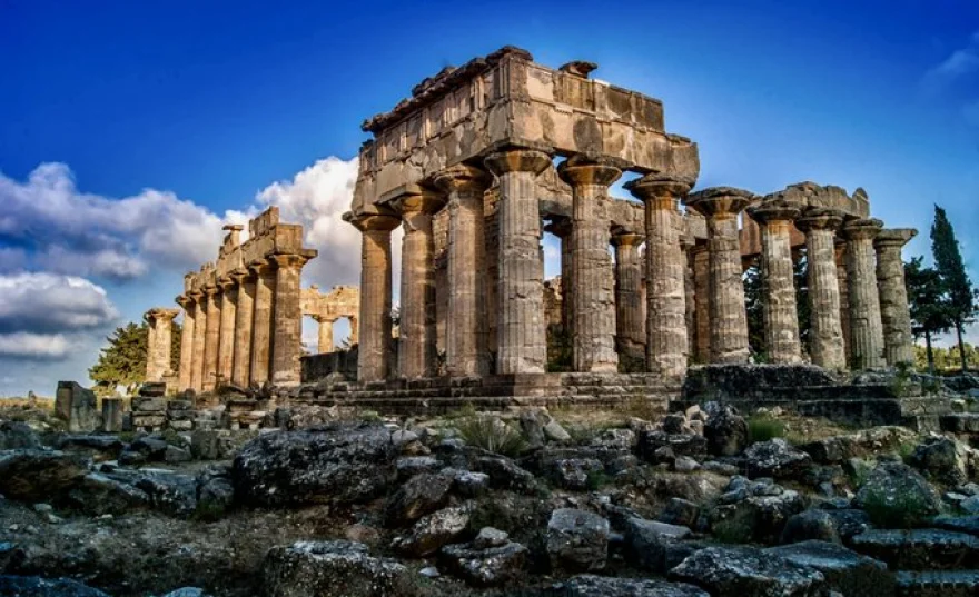 Άγνωστα τμήματα της αρχαίας ελληνικής πόλης Κυρήνης αποκαλύφθηκαν από τις πλημμύρες στην Λιβύη (φωτό)