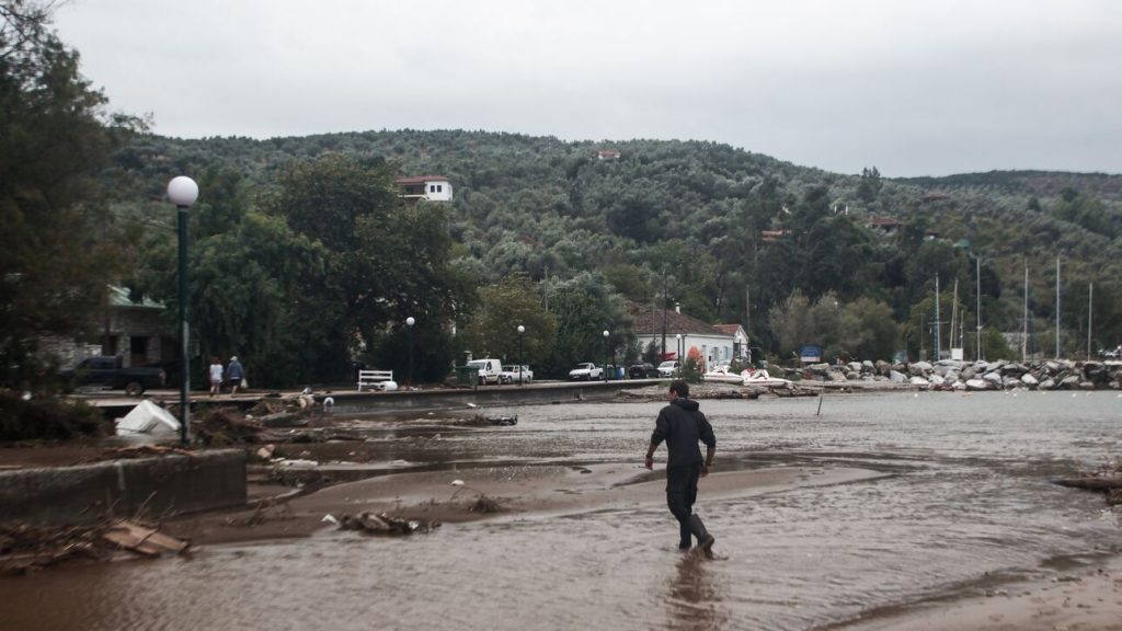 Κάτοικος Λάρισας για κακοκαιρία Elias: «Η Θεσσαλία διαλύθηκε – Τα χωράφια μας έχουν δύο μέτρα νερό – Θα πεθάνουμε»