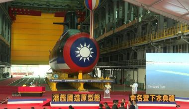 Η Ταϊβάν παρουσίασε το πρώτο υποβρύχιο που αναπτύχθηκε από την εγχώρια αμυντική της βιομηχανία (φώτο-βίντεο)