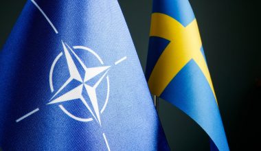 Πιέσεις της Γαλλίας σε Τουρκία και Ουγγαρία να επικυρώσουν την προσχώρηση της Σουηδίας στο ΝΑΤΟ