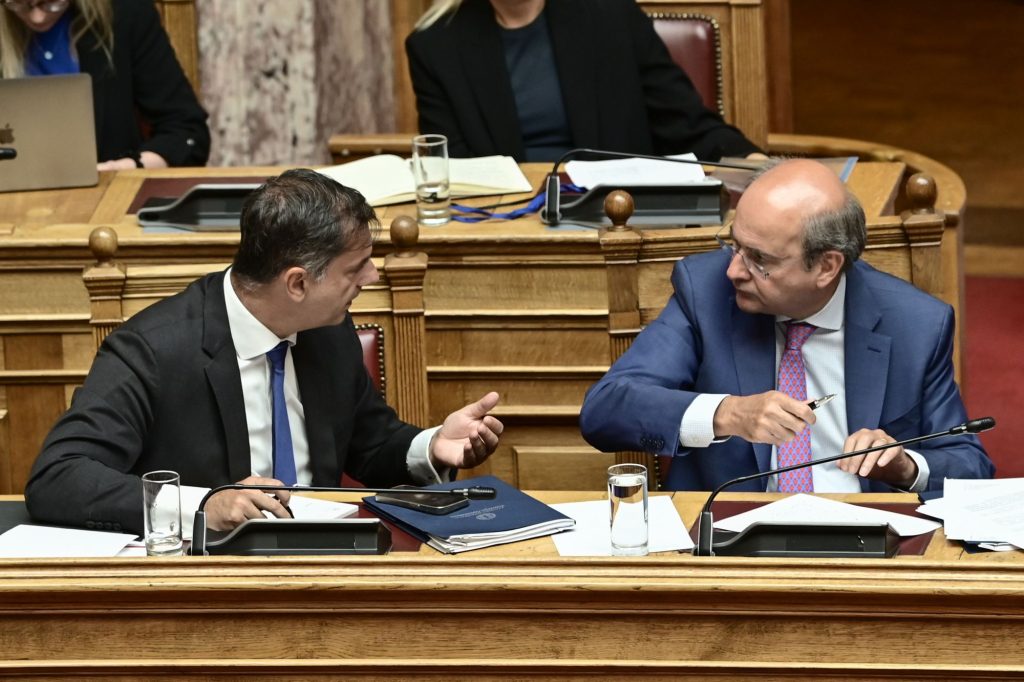 Κυβέρνηση: «Αυξάνεται η φορολογία στους ελεύθερους επαγγελματίες» – Διακίνησαν ψεύτικη δήλωση για να το «μαζέψουν» (ντοκουμέντο)