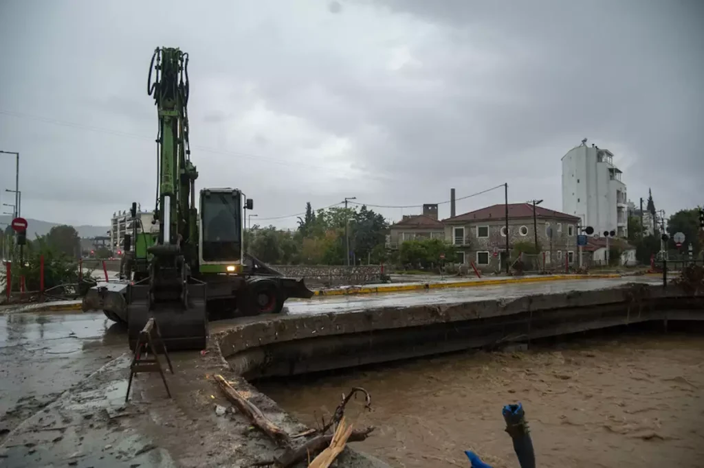Εύβοια: Μήνυμα του 112 σε Ασμήνι, Πευκί, Αρτεμίσιο και Γούβες λόγω της κακοκαιρίας