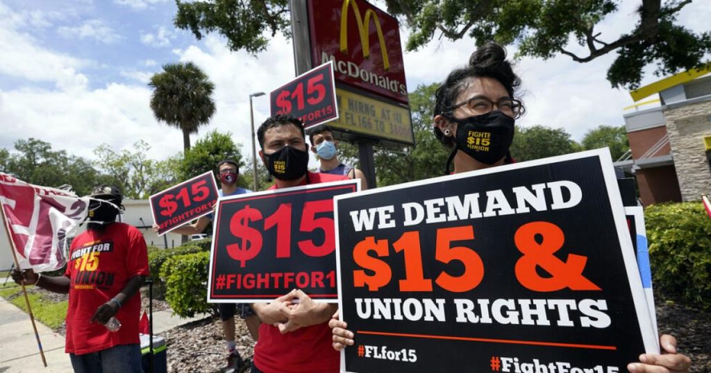 ΗΠΑ: «Νίκη» για τους εργαζόμενους σε fast food στην Καλιφόρνια – Θεσπίστηκε κατώτατο ωρομίσθιο 20 δολαρίων