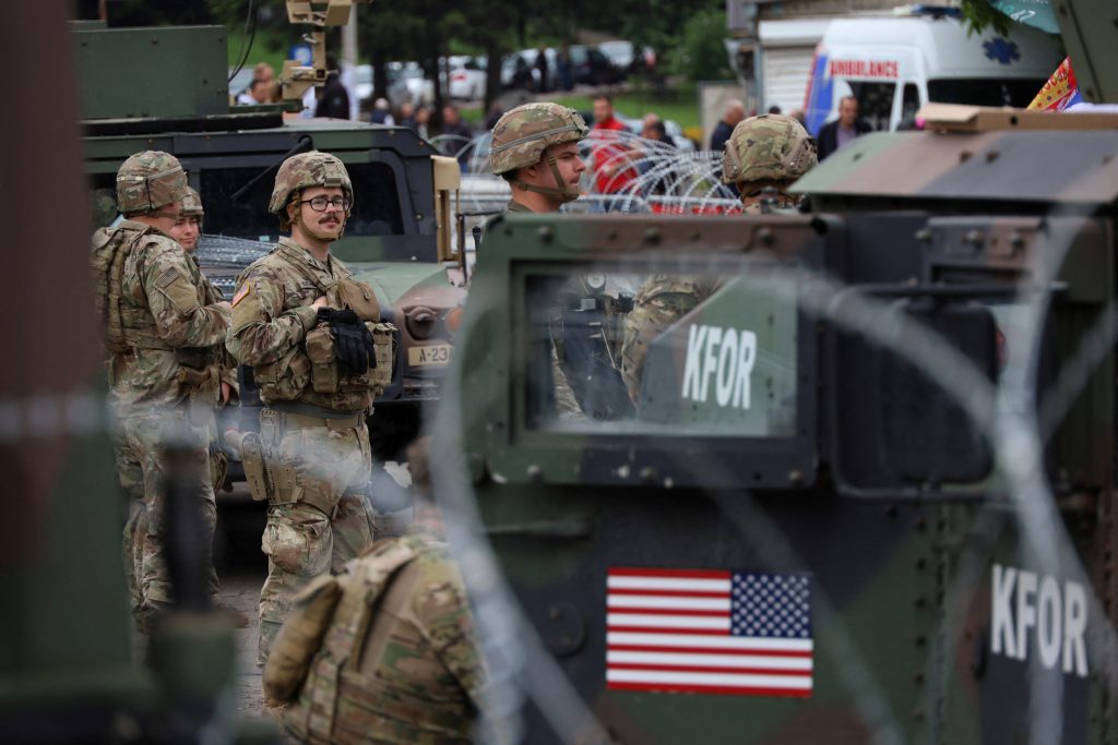 Στο στόχαστρο των ΗΠΑ η Σερβία: «Να αποσύρει τα στρατεύματα από τα σύνορα με το Κοσσυφοπέδιο – Στέλνουμε δυνάμεις»
