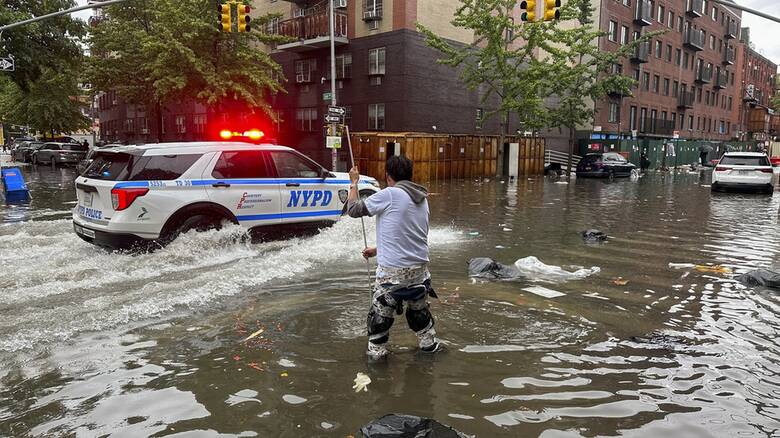 Νέα Υόρκη: Συναγερμός μετά τις πλημμύρες – Μεγάλοι οδικοί άξονες έχουν μετατραπεί σε λίμνες