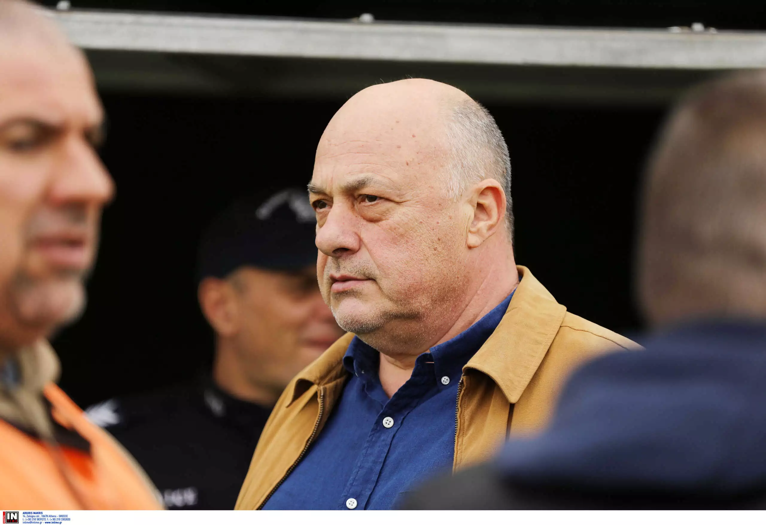 Βόλος: O A.Μπέος έβρεξε με τη μάνικα πολίτη έξω από εκλογικό κέντρο αντιπάλου του (βίντεο)