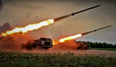 Το ρωσικό πυροβολικό εξουδετέρωσε έξι ουκρανικά οχυρά – Κτυπήθηκε αμαξοστοιχία με δυτικά όπλα (βίντεο)