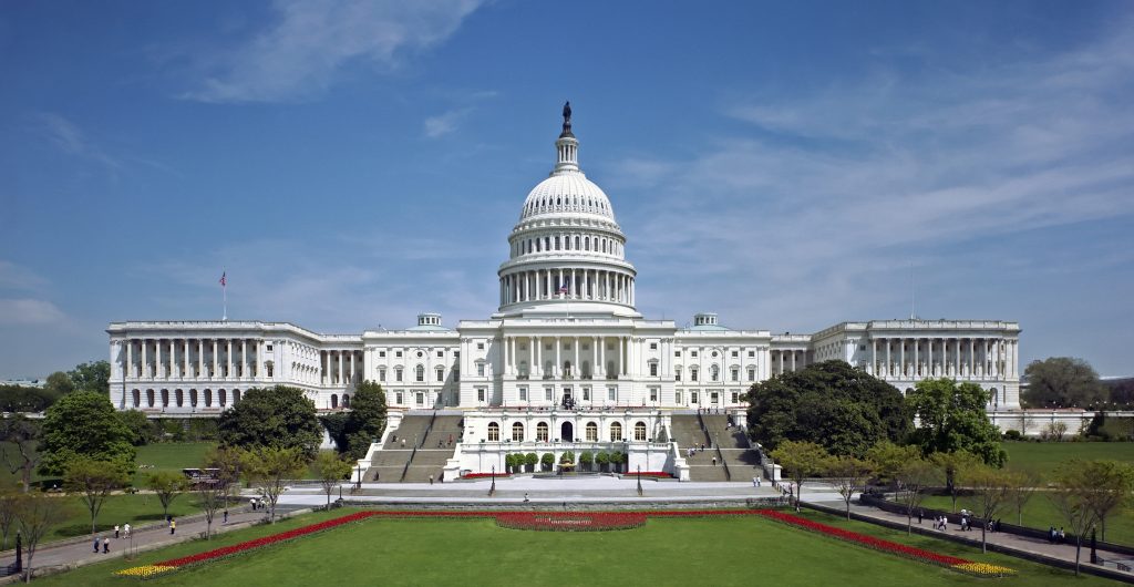 ΗΠΑ: Εγκρίθηκε νομοσχέδιο έκτακτης χρηματοδότησης του ομοσπονδιακού κράτους για την αποφυγή της δημοσιονομικής κατάρρευσης