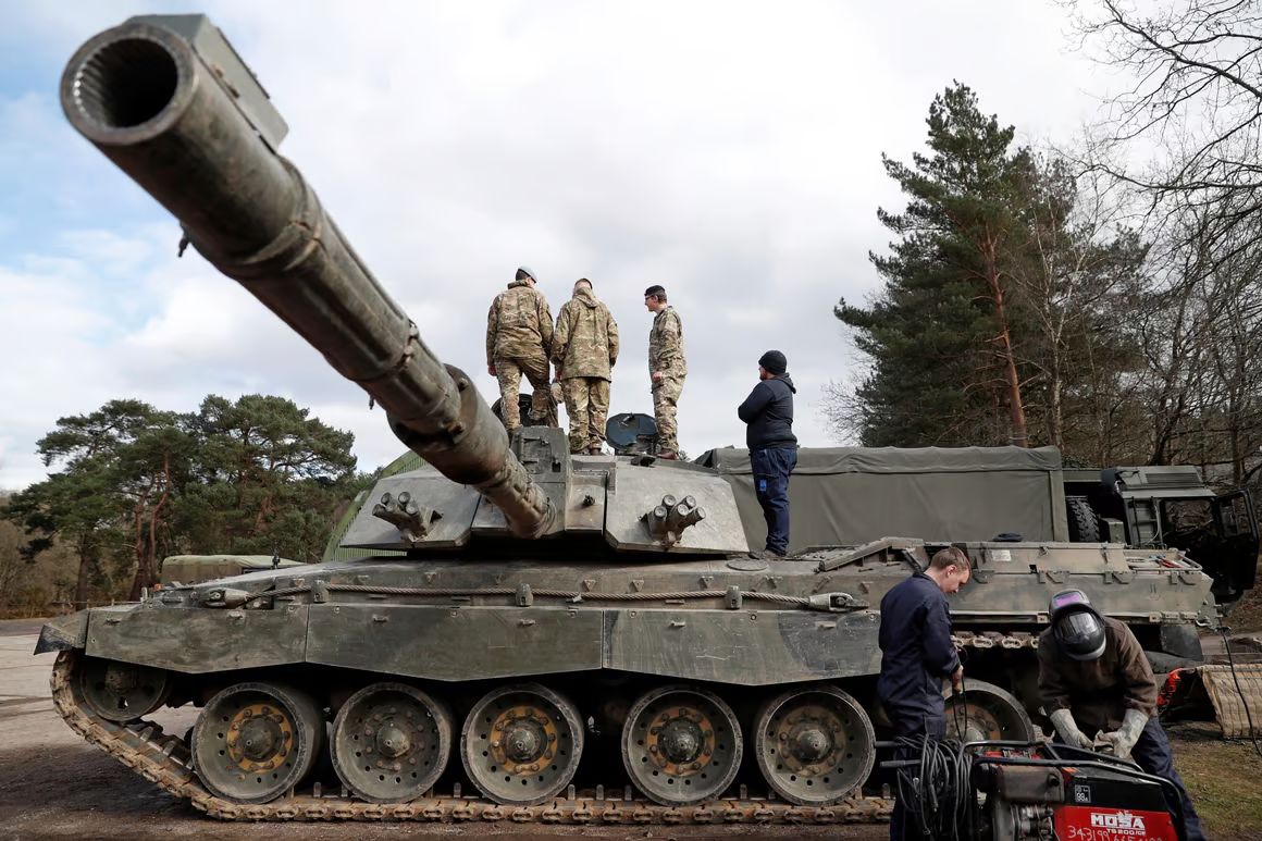 New York Times: «Οι βροχές του Οκτωβρίου μπορεί να εμποδίσουν τους Ουκρανούς να χρησιμοποιήσουν δυτικά άρματα μάχης»
