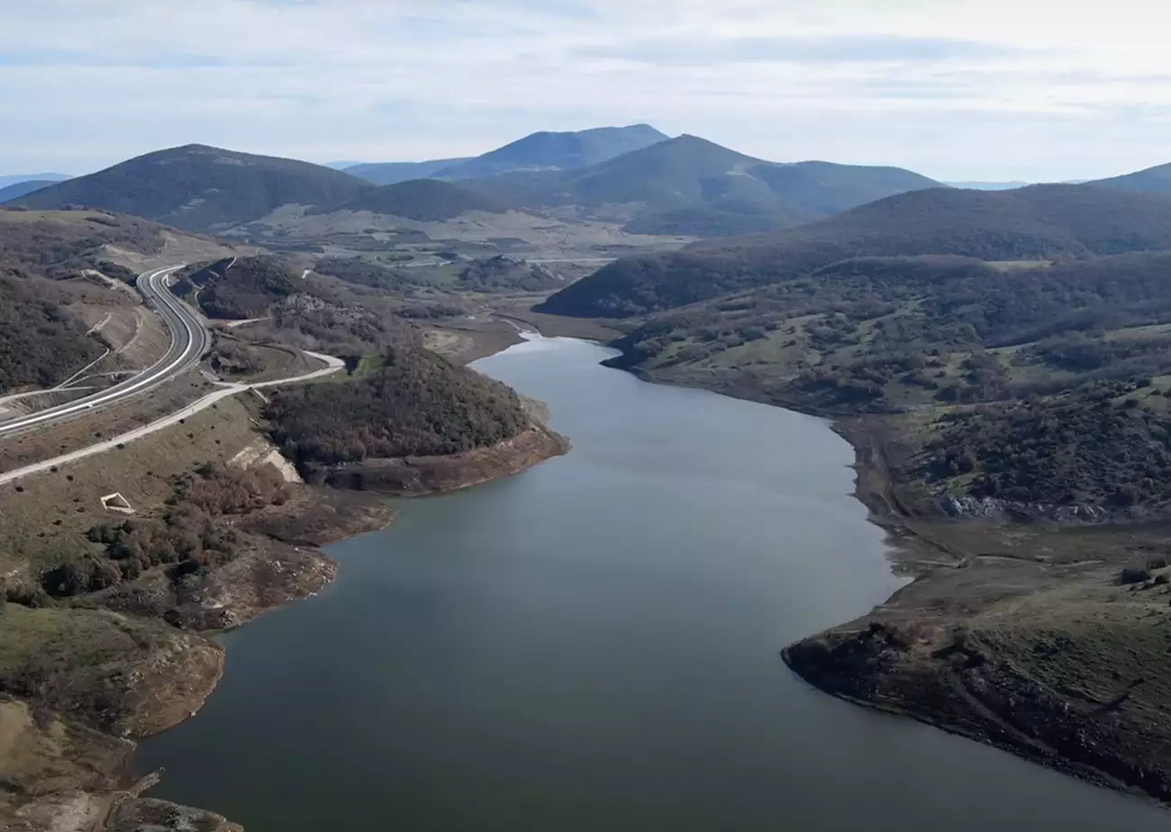 Καρδίτσα: Η άγνωστη αλλά πανέμορφη λίμνη Σμοκόβου (βίντεο)