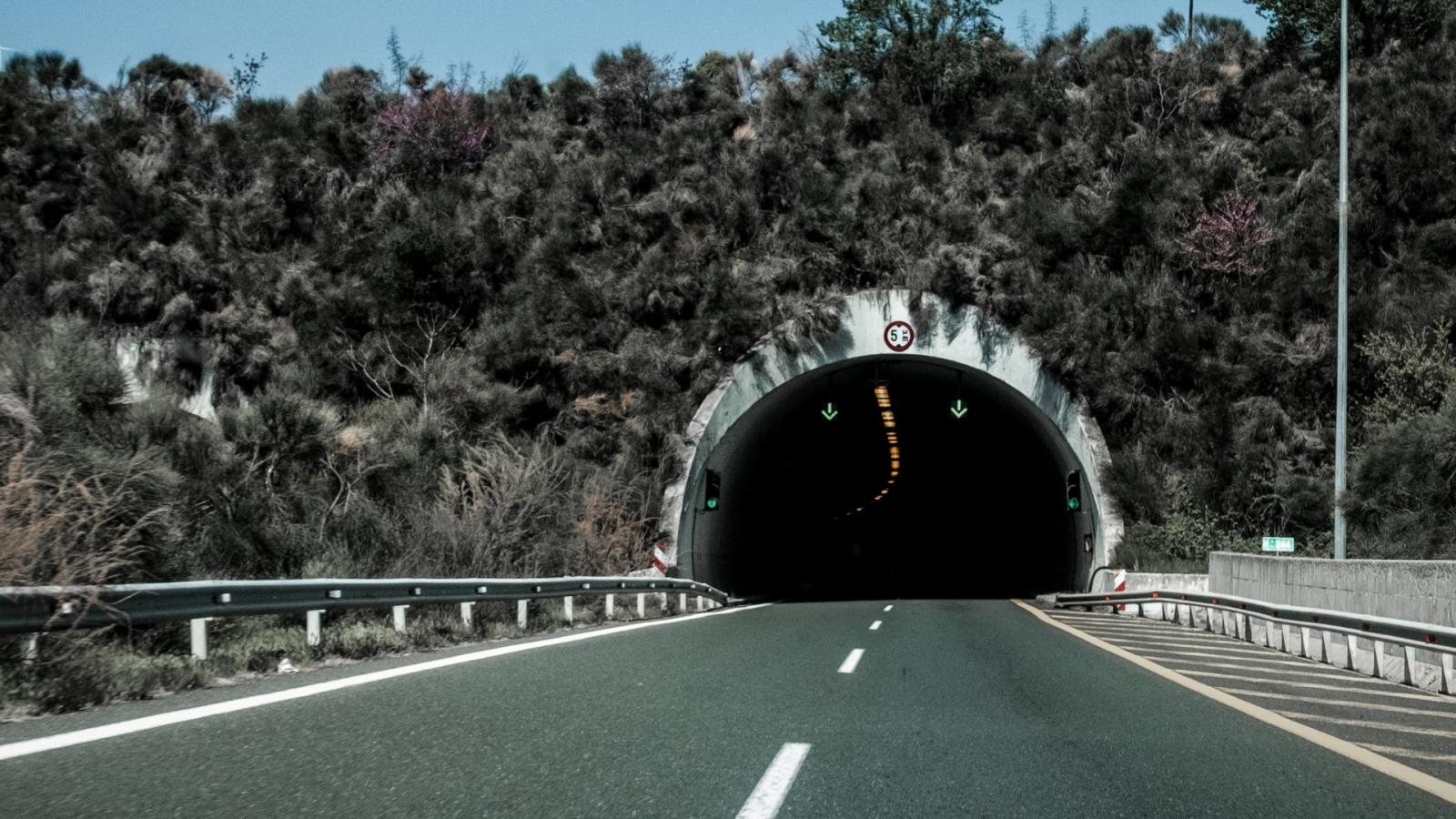 Κυκλοφοριακές ρυθμίσεις από τη Δευτέρα στη σήραγγα Αρτεμισίου λόγω εργασιών