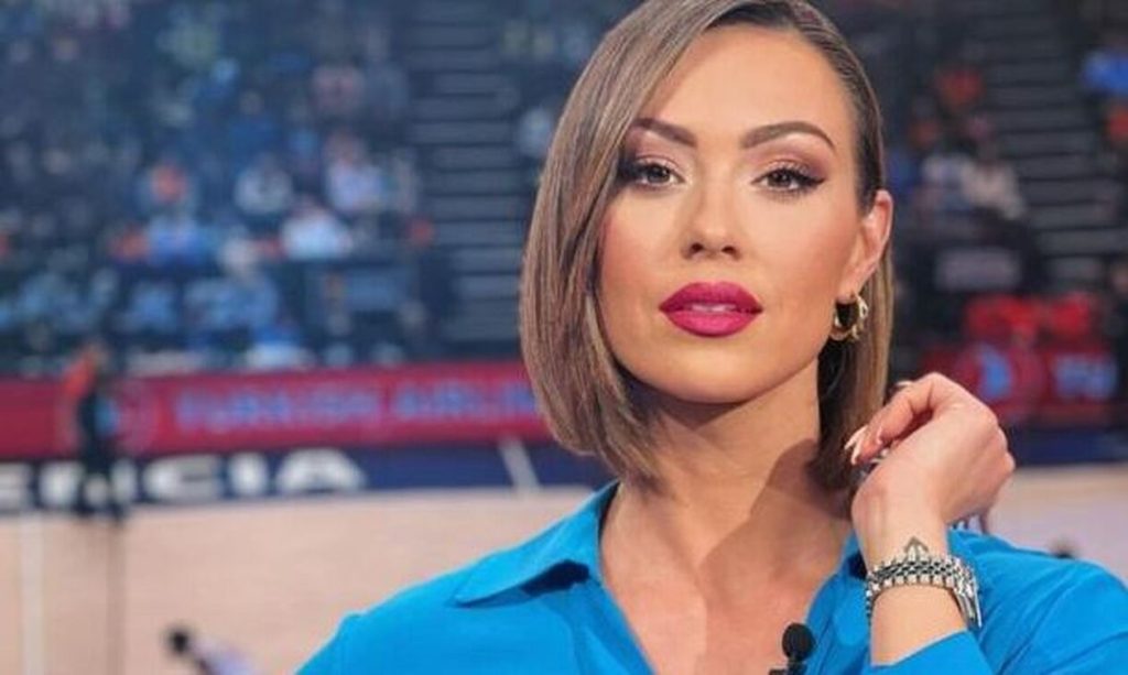 Δώρα Παντέλη: Η «καυτή» αθλητικογράφος πόζαρε με μαγιό και «άναψε φωτιές» (φωτο)