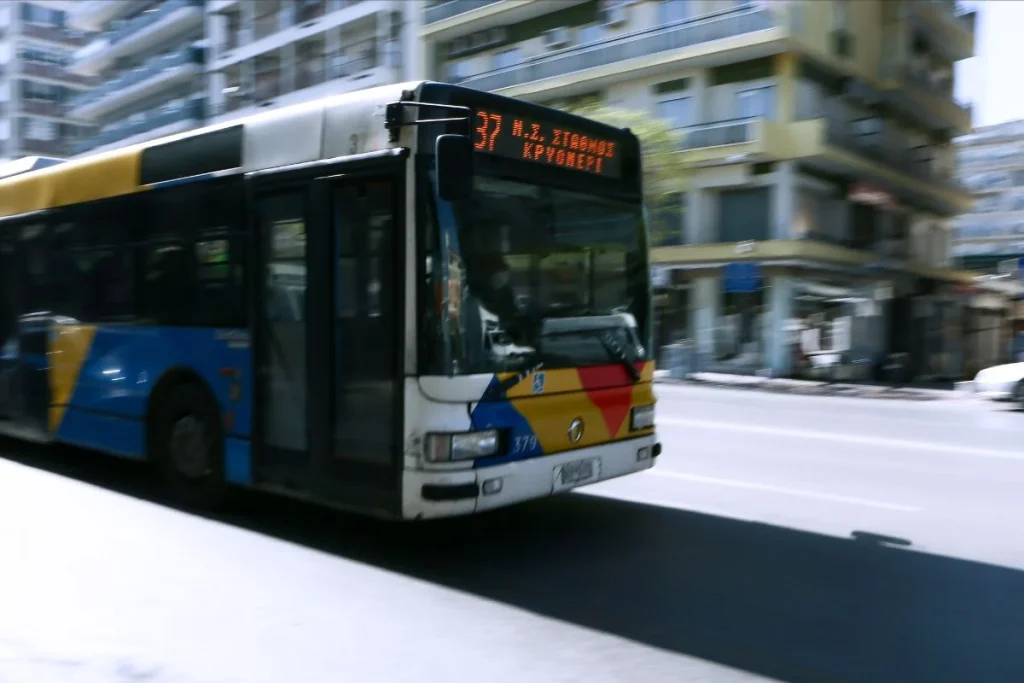 Τι άλλο θα δούμε: Λεωφορείο του ΟΑΣΘ εύχεται «καλή χρονιά»… από το φθινόπωρο (βίντεο)