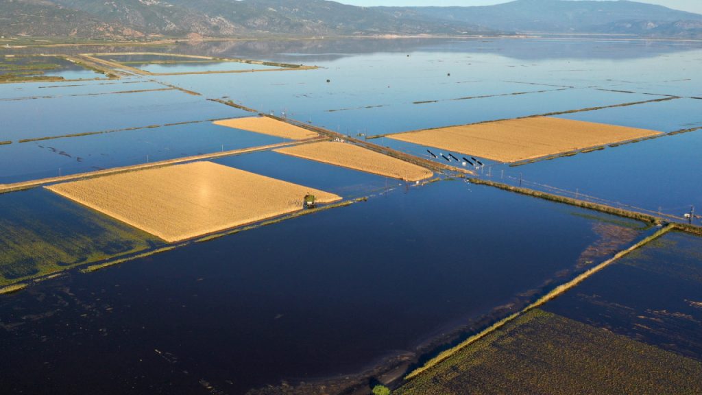 Δείτε πώς έγινε η λίμνη Κάρλα μετά την κακοκαιρία Daniel (βίντεο)