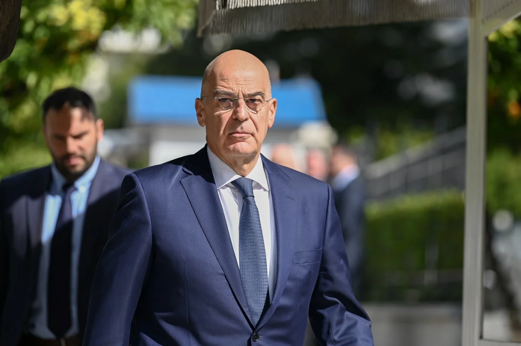 Στην Κύπρο ο Ν.Δένδιας – Κατέθεσε στεφάνι στον ανδριάντα του Αρχιεπισκόπου Μακαρίου Γ’ (φώτο)