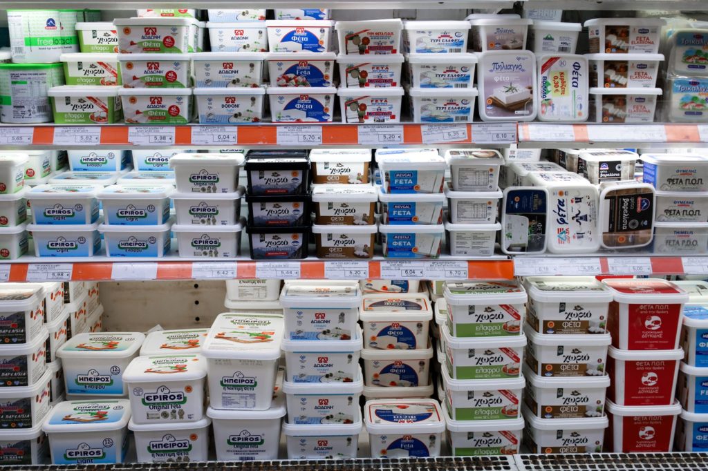 Financial Times: Η φέτα «βούλιαξε» στις πλημμύρες της Θεσσαλίας – Πώς οι καταστροφές θα επηρεάσουν το ελληνικό τυρί