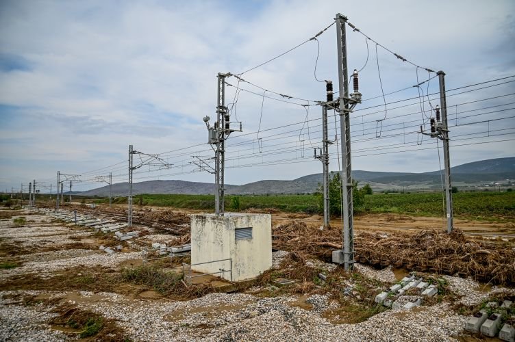 Τεράστιες οι ζημιές στον σιδηρόδρομο στη Θεσσαλία – Nέα καθυστέρηση στην επαναλειτουργία του