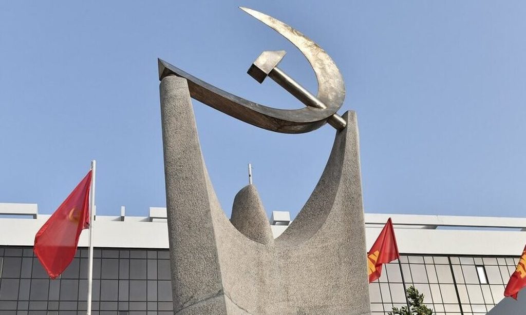 ΚΚΕ για συνέντευξη Κ.Μητσοτάκη: «Μάταια προσπαθεί να βγει από το “κάδρο” των ευθυνών»