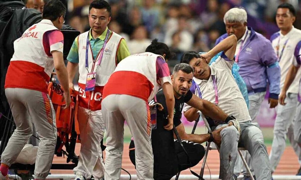 Ευτράπελο στους Ασιατικούς αγώνες: Σφυροβόλος έσπασε το πόδι κριτή στην Κίνα με τη σφύρα που έφυγε στο πλάι