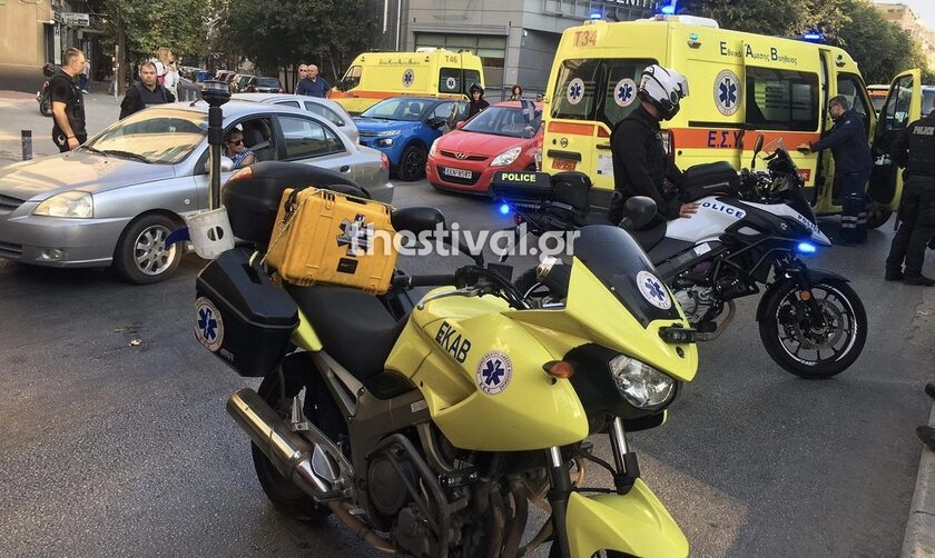 Θεσσαλονίκη: Γυναίκα τραυματίστηκε σοβαρά σε τροχαίο με μοτοσικλέτα