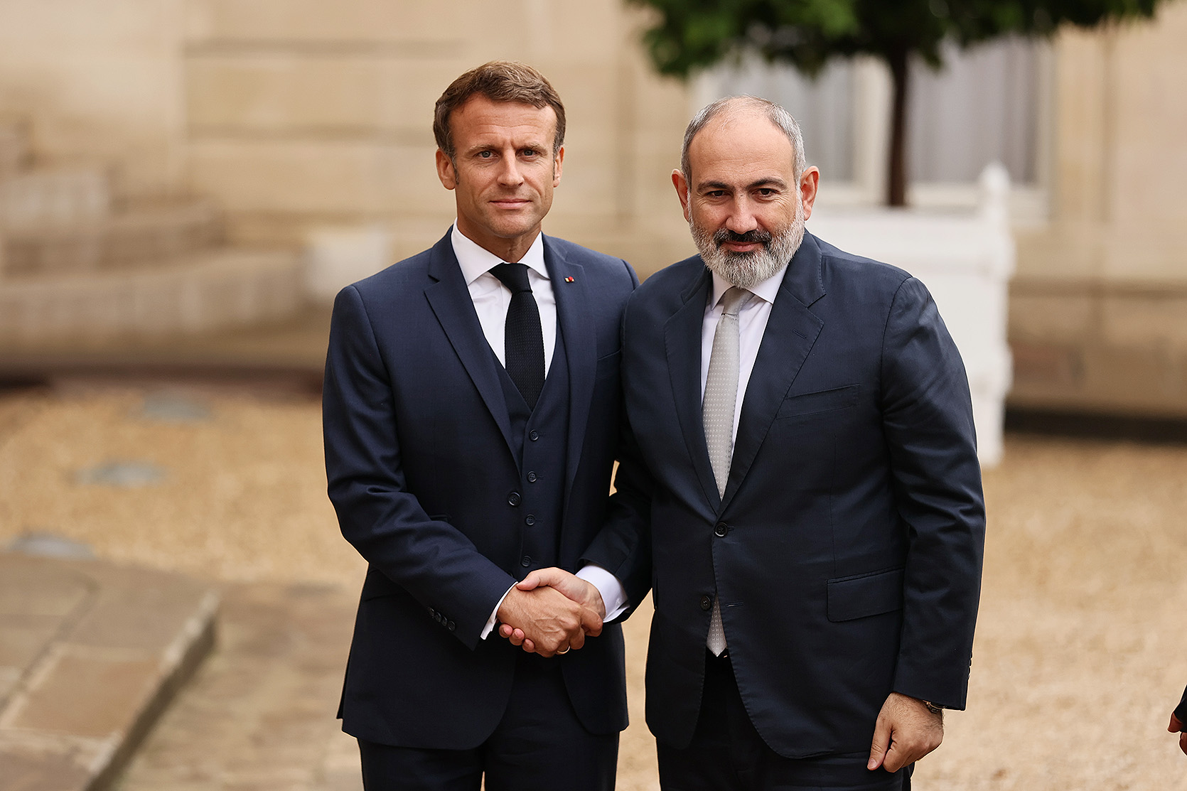 Αμυντική συμφωνία Γαλλίας-Αρμενίας: Το Παρίσι θα παραδώσει στρατιωτικό υλικό στο Γερεβάν