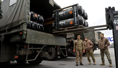 Σοβαρές «ρωγμές» παρουσιάζει το μέτωπο της Δύσης κατά της Ρωσίας μετά την αναστολή-διακοπή βοήθειας στο Κίεβο από ΗΠΑ & Πολωνία
