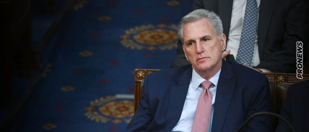 Η «σκληρή» πτέρυγα των Ρεπουμπλικανών καταθέτει πρόταση αποπομπής του Κ.Μακάρθι: «Σύναψες μυστική συμφωνία με τον Τ.Μπάιντεν»