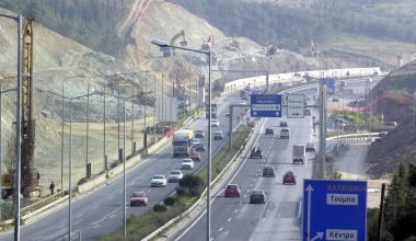 Καραμπόλα τριών αυτοκινήτων στην Περιφερειακή Οδό της Θεσσαλονίκης – Αυξημένη η κίνηση στο σημείο