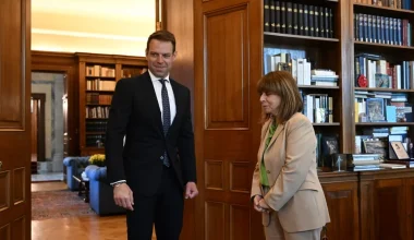 Στο Προεδρικό Μέγαρο ο Σ.Κασσελάκης – Συναντήθηκε με την Κ.Σακελλαροπούλου