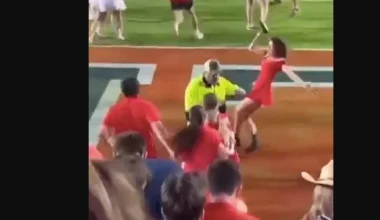 ΗΠΑ: Αντιδράσεις για βίντεο που δείχνει σεκιουριτά να πετάει κάτω κοπέλα που προσπάθησε να μπει σε γήπεδο