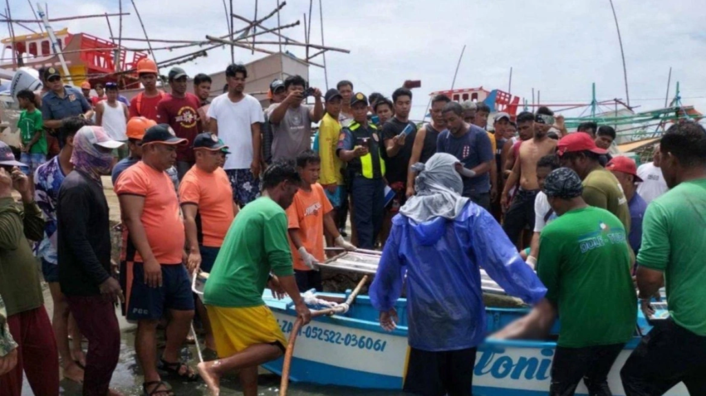 Φιλιππίνες: Νεκροί τρεις αλιείς – Το σκάφος τους χτυπήθηκε από ξένο εμπορικό πλοίο στη Νότια Σινική Θάλασσα