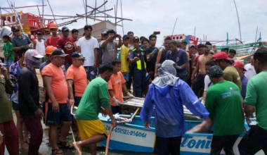 Φιλιππίνες: Νεκροί τρεις αλιείς – Το σκάφος τους χτυπήθηκε από ξένο εμπορικό πλοίο στη Νότια Σινική Θάλασσα