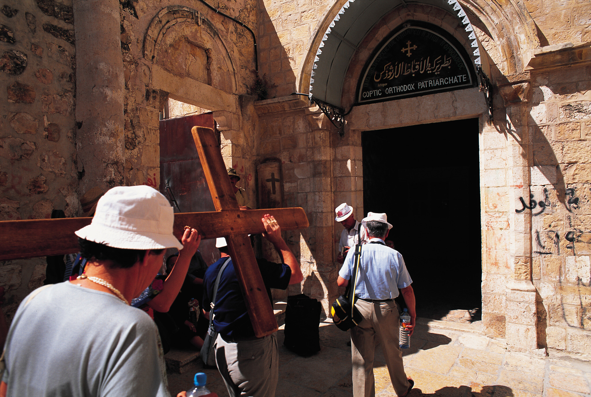 Οργή στο Ισραήλ: Εβραίοι φτύνουν την ώρα που περνά χριστιανική πομπή