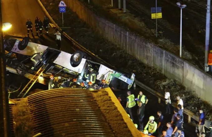 Βίντεο-ντοκουμέντο από το δυστύχημα στη Βενετία – Το λεωφορείο πέφτει από τη γέφυρα