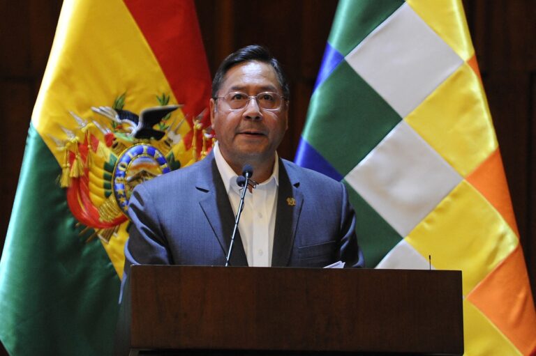 Βολιβία: Εκτός του κυβερνώντος κόμματος τέθηκε ο πρόεδρος Λουίς Άρσε