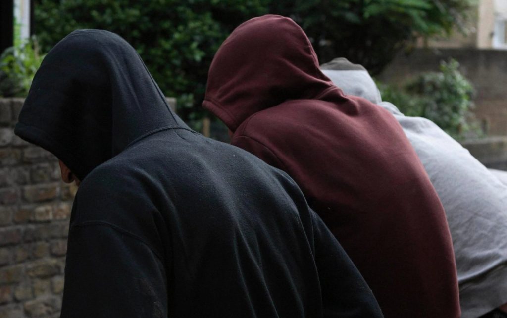 Άγρια συμπλοκή μεταξύ ανηλίκων στην πλατεία Συντάγματος με μπουνιές και κλωτσιές