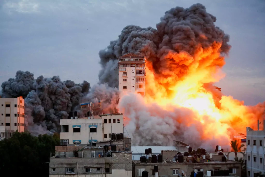 Al Jazeer: Ανταποκρίτρια μεταδίδει ζωντανά τη στιγμή που διαλύονται τα κτίρια του «Πύργου της Παλαιστίνης» (βίντεο)