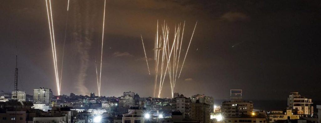 Με πυροτεχνήματα πανηγυρίζουν στο Ιράν τις επιθέσεις της Χαμάς στο Ισραήλ (βίντεο)