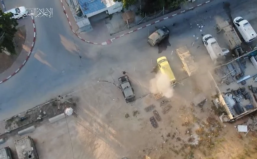 Ισραήλ: Η στιγμή που drone της Χαμάς βομβαρδίζει ασθενοφόρο (βίντεο)