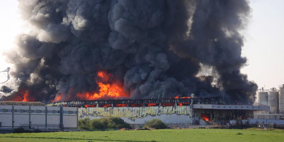 Μάχες σε ισραηλινούς οικισμούς: Αποκαλυπτικές εικόνες με τα παρατημένα αυτοκίνητα στο δρόμο (βίντεο)